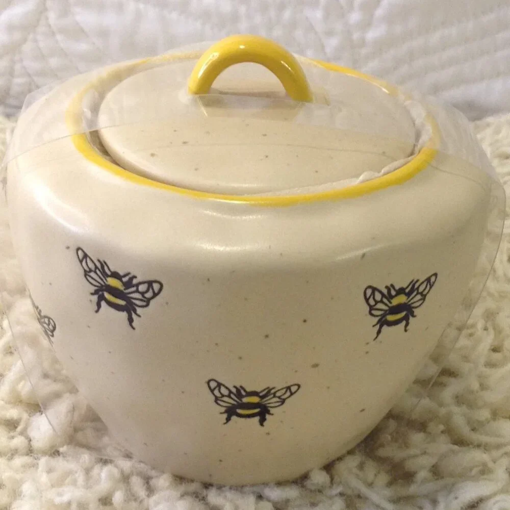 NOS 2020 Spectrum Designz Barney Bee Sugar/Honey Bowl w/lid Cabincore Bee Keeper